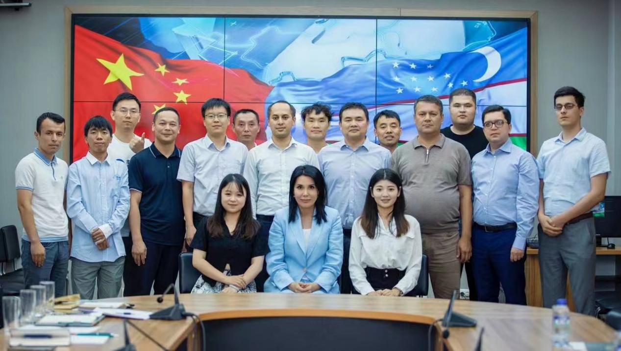 中国援助-乌兹别克斯坦教育项目鸿宝稳压电源顺利交付